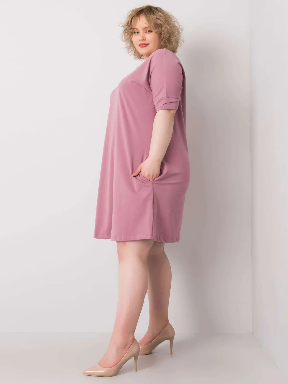 Bordowa luźna sukienka plus size - zdjęcie 2