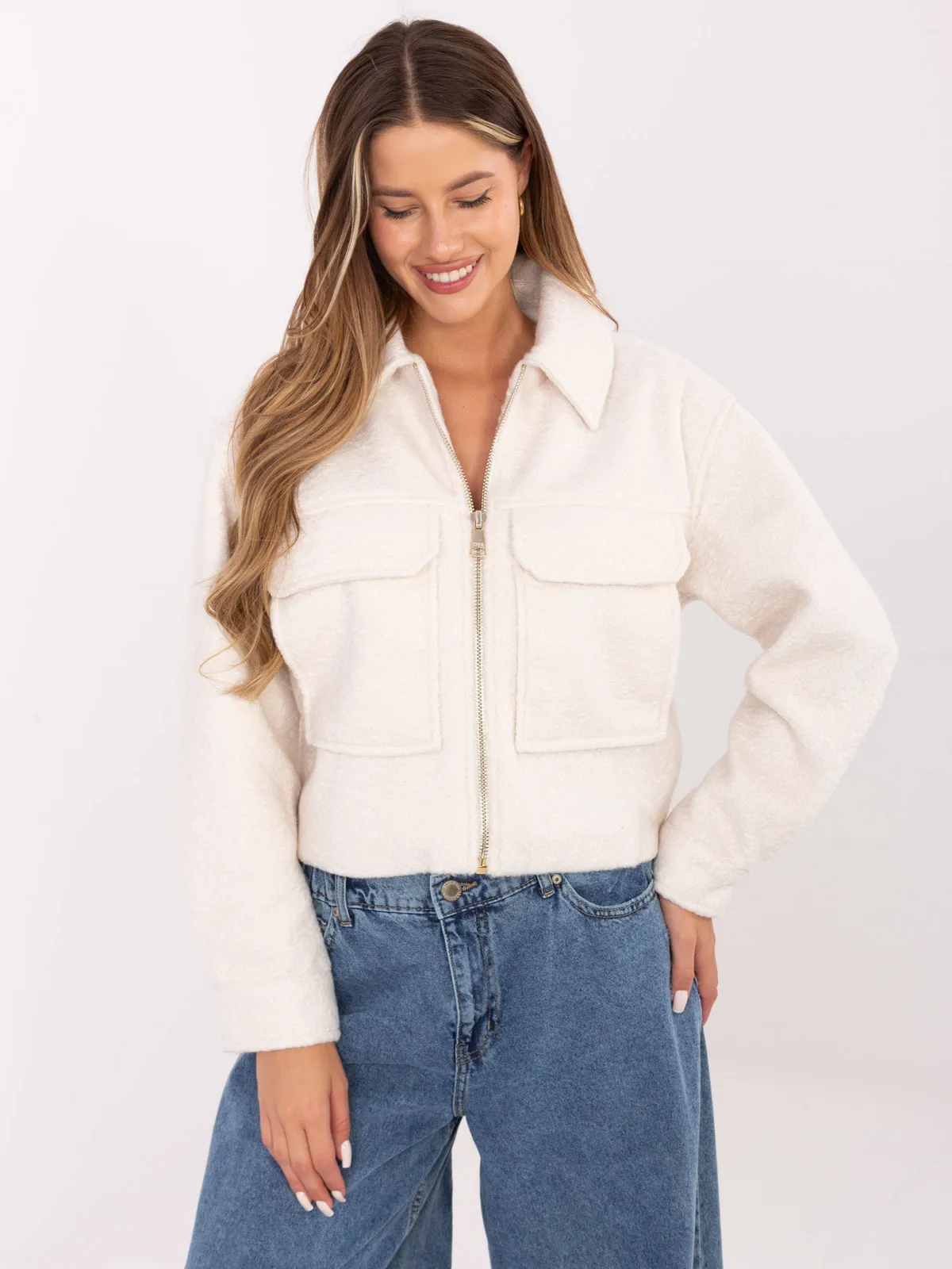 Krótka kurtka typu shacket z wykładanym kołnierzem - zdjęcie 1