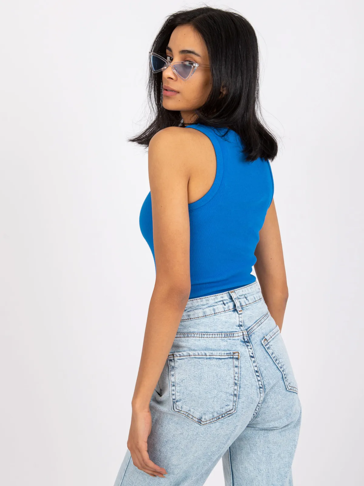 Dopasowany top typu bokserka w stylu basic - zdjęcie 1