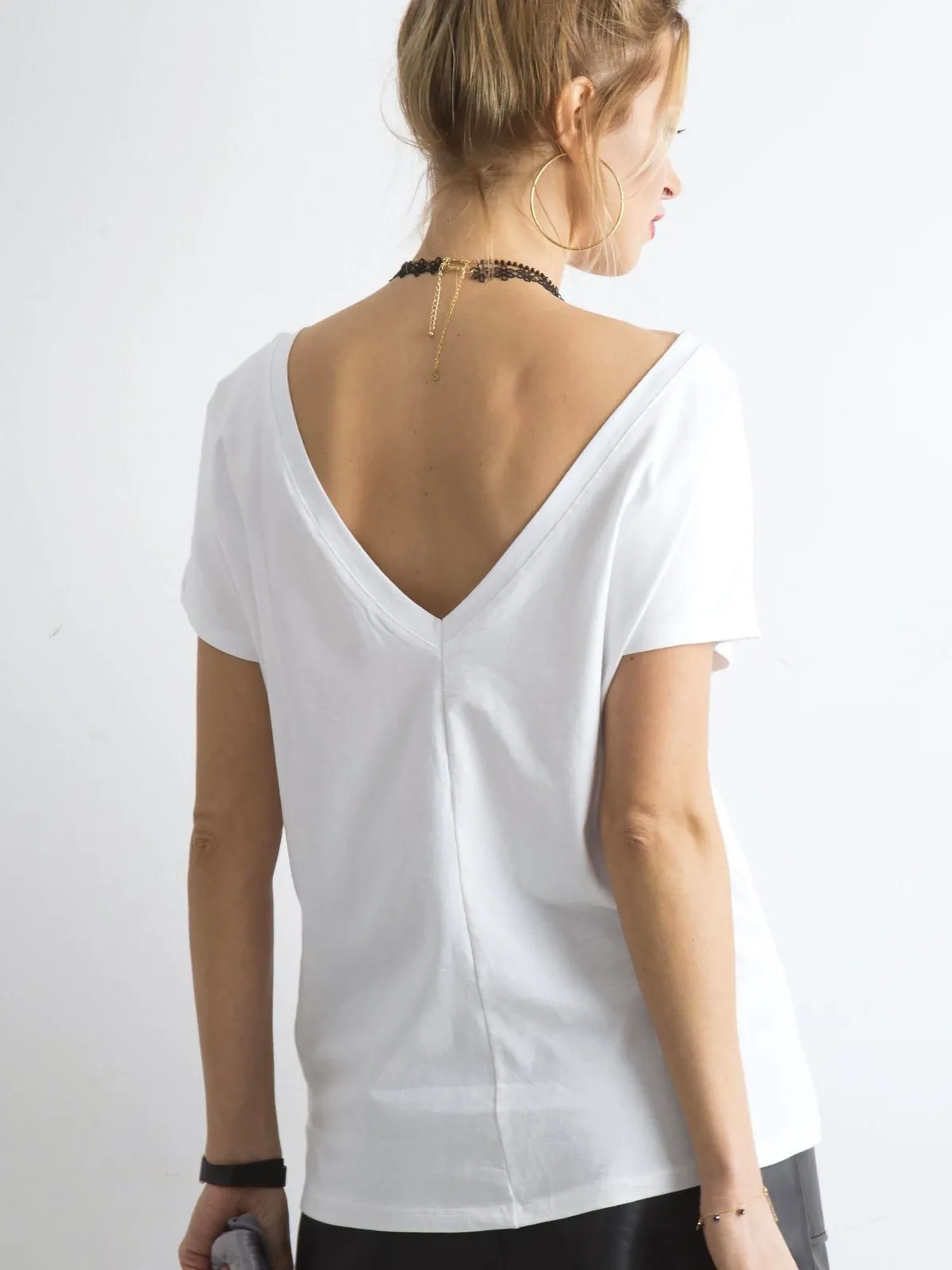 Biały t-shirt damski z dekoltem na plecach Fire - zdjęcie 7