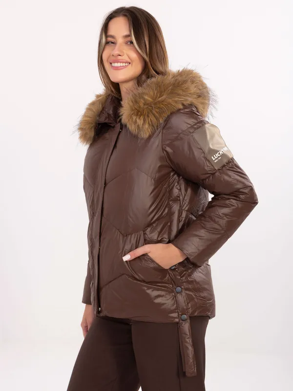 Pikowana kurtka z kapturem i futrzanym wykończeniem - widok 2