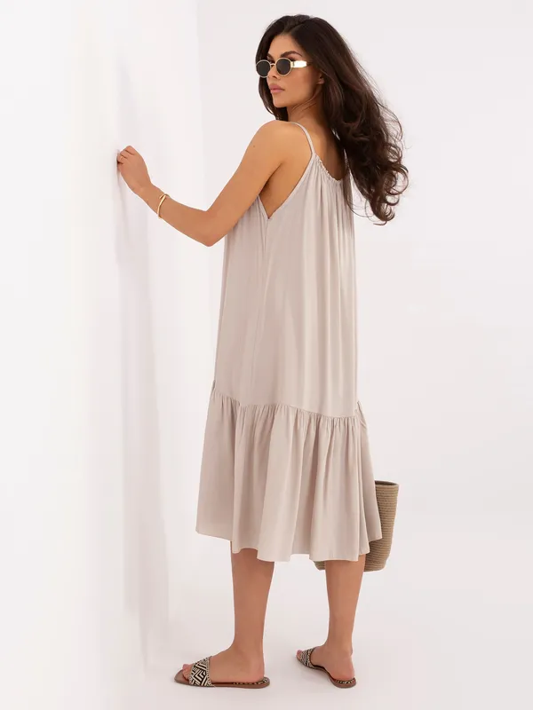 Zwiewna sukienka midi na ramiączkach z falbaną