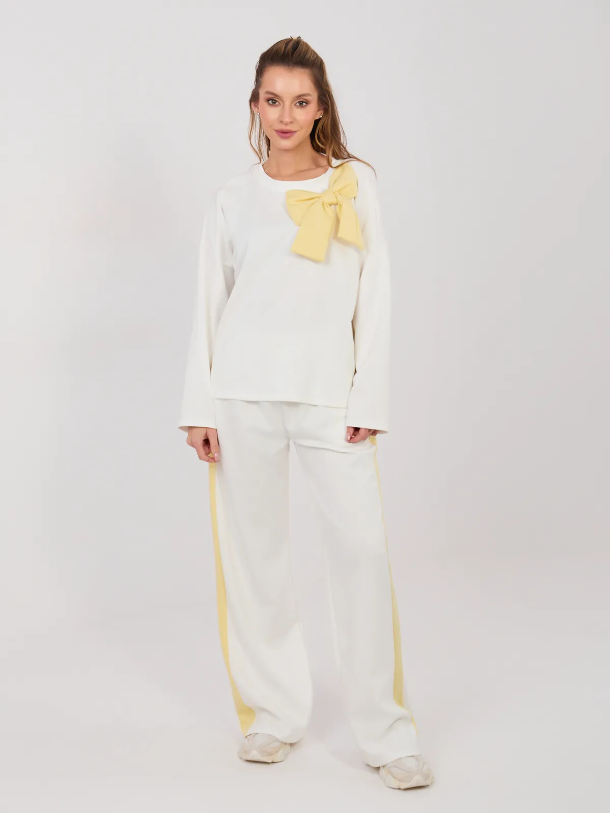 Casualowe spodnie z lampasami o kroju wide leg - zdjęcie 1