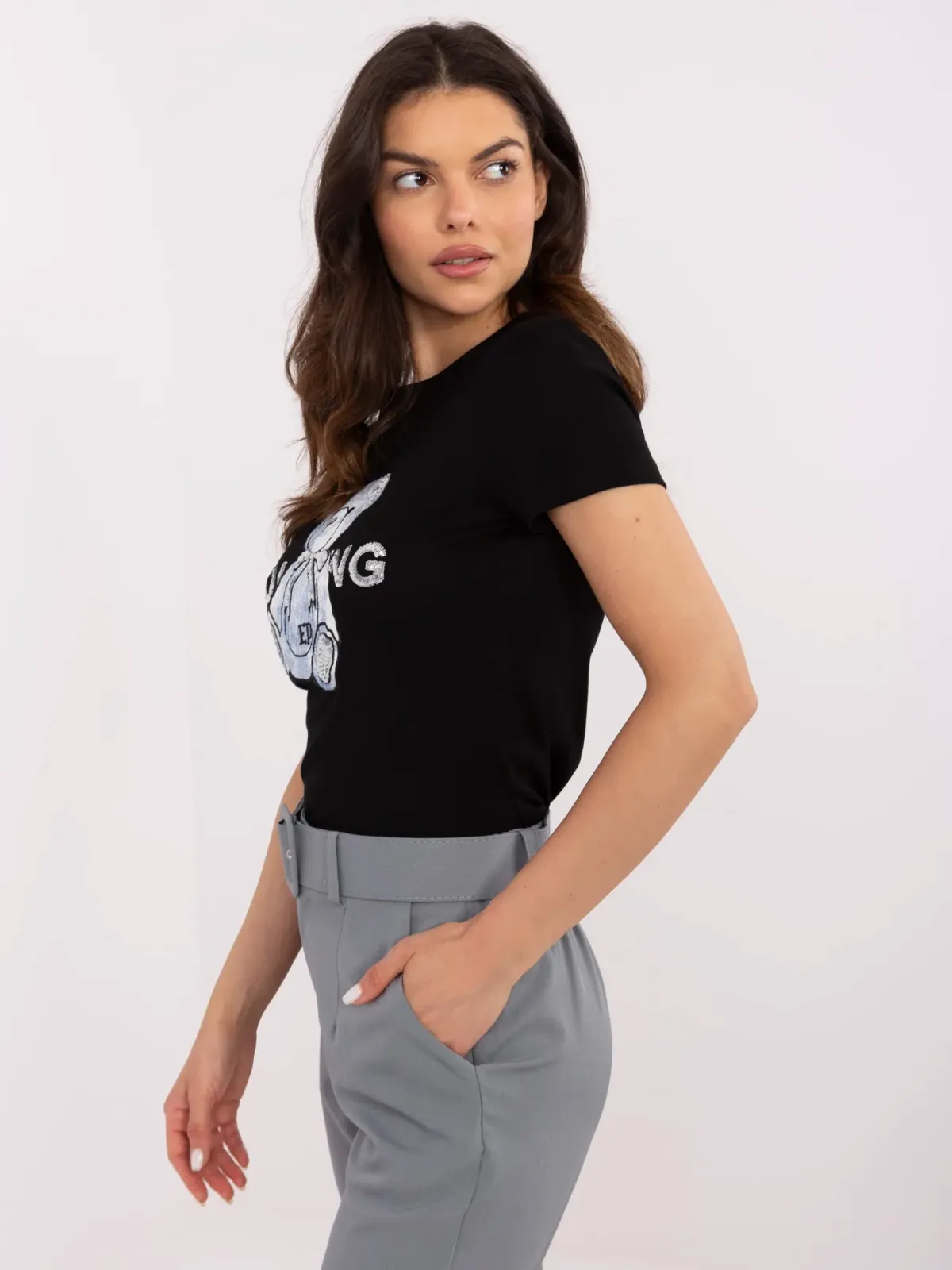 T-shirt z cekinową grafiką pluszowego misia - zdjęcie 1