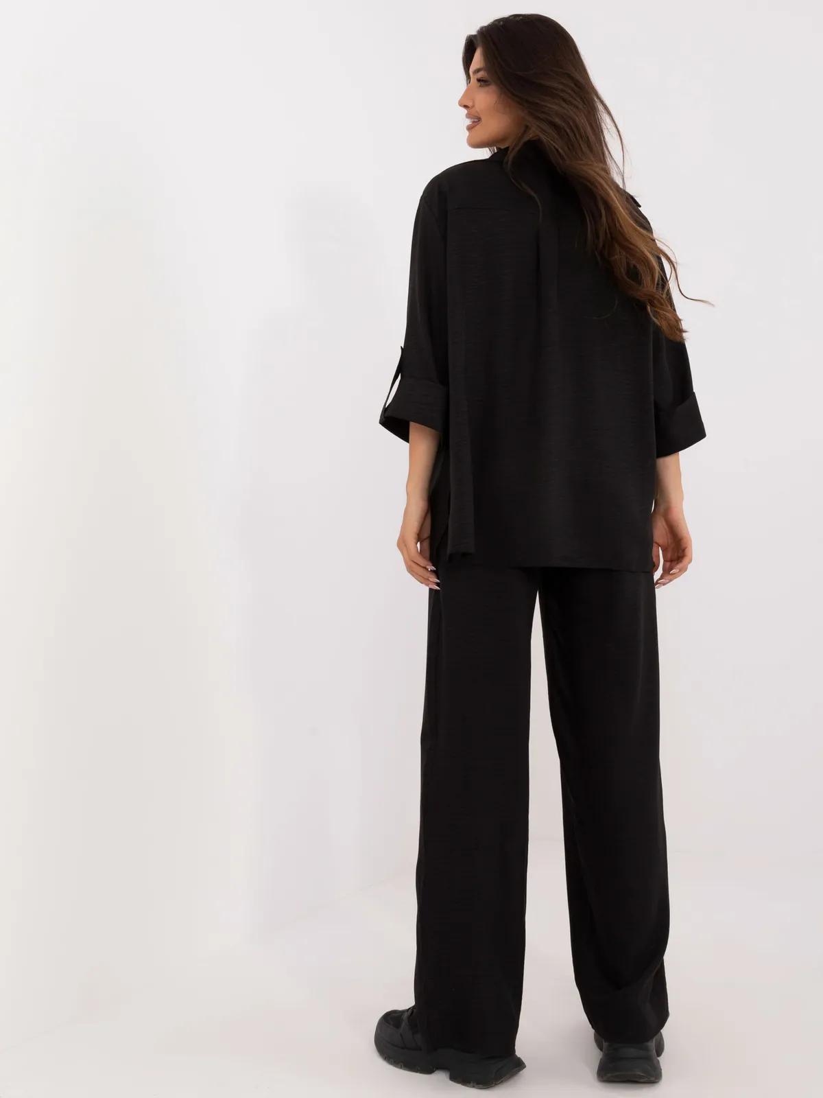 Casualowy komplet z koszulą oversize i szerokimi spodniami - zdjęcie 1