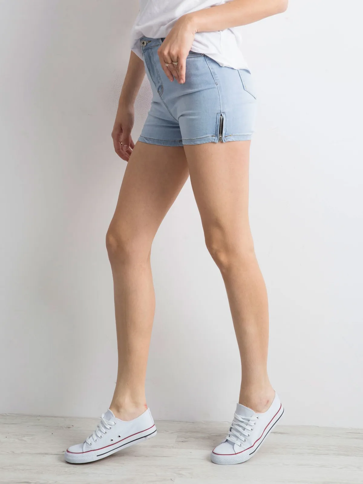 Jeansowe niebieskie szorty z wysoką talią - zdjęcie 5