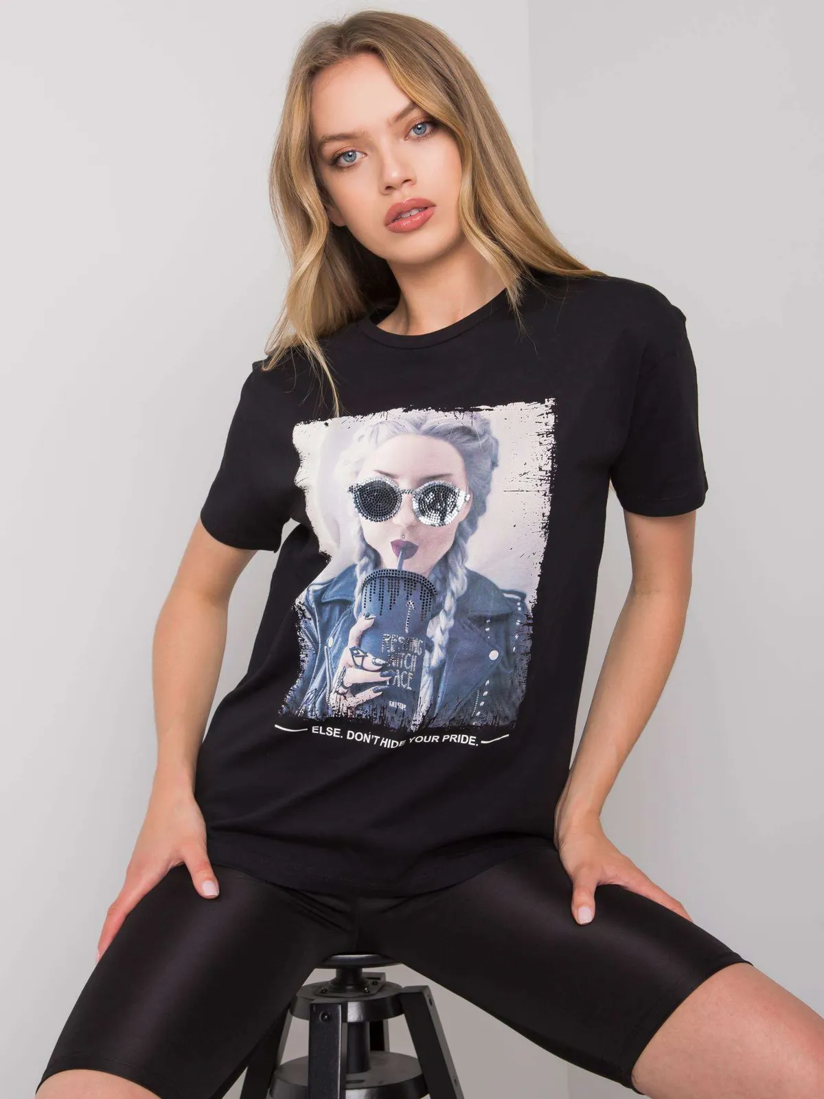 Czarny t-shirt damski bawełniany - zdjęcie 3