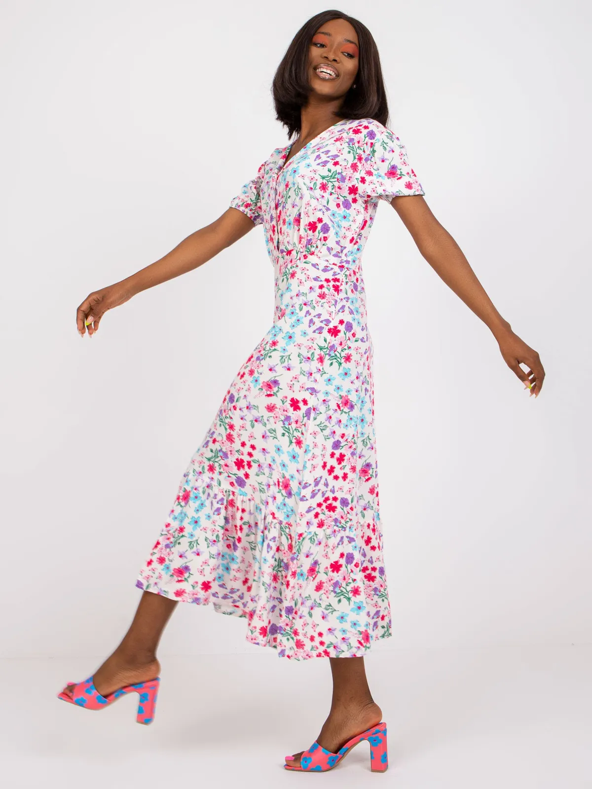 Sukienka midi o kroju z falbaną - zdjęcie 1