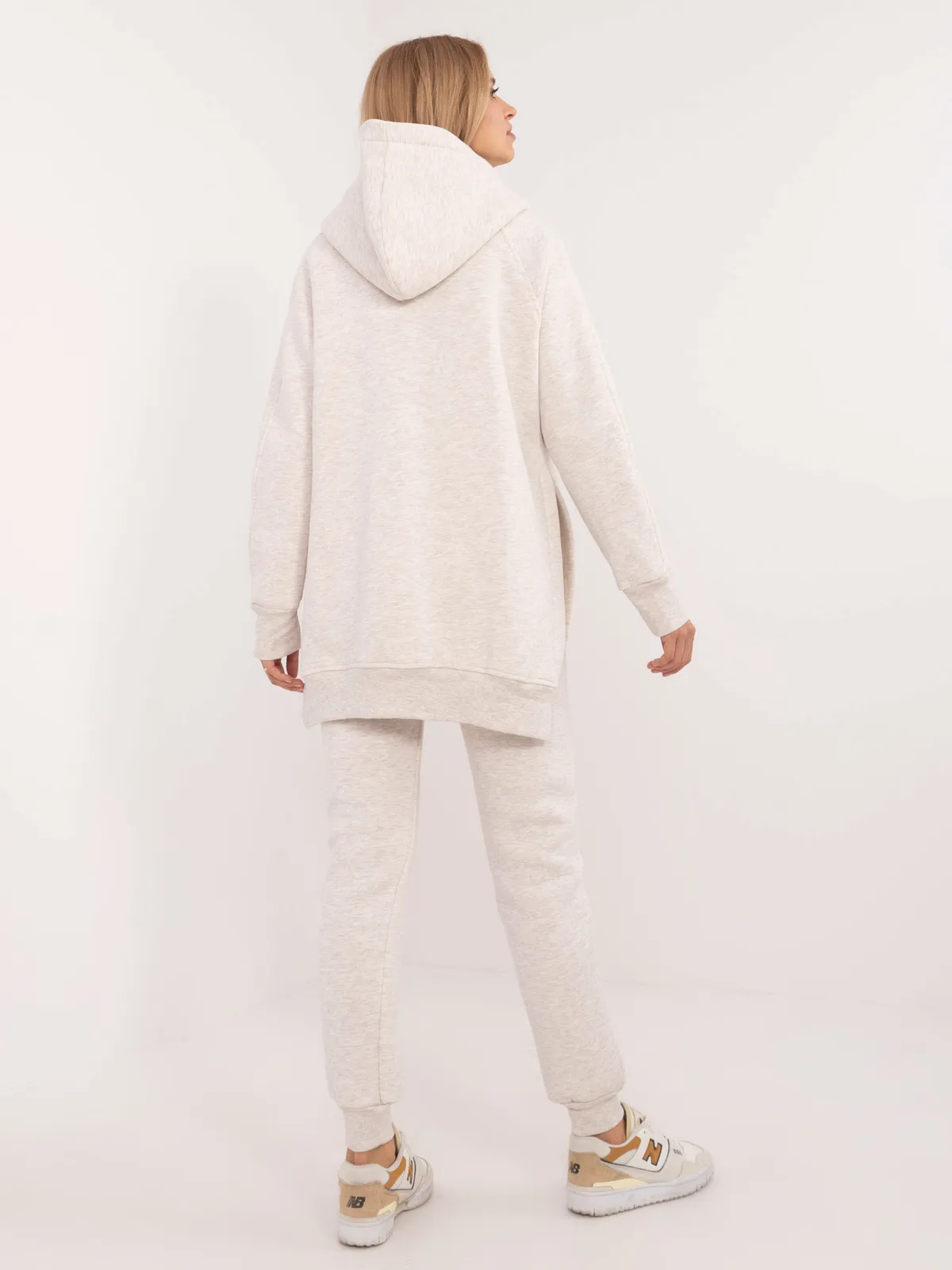 Wygodny dwuczęściowy komplet dresowy z rozpinaną bluzą - zdjęcie 1