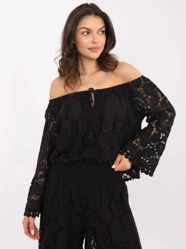 Koronkowa bluzka hiszpanka z ozdobnym wiązaniem