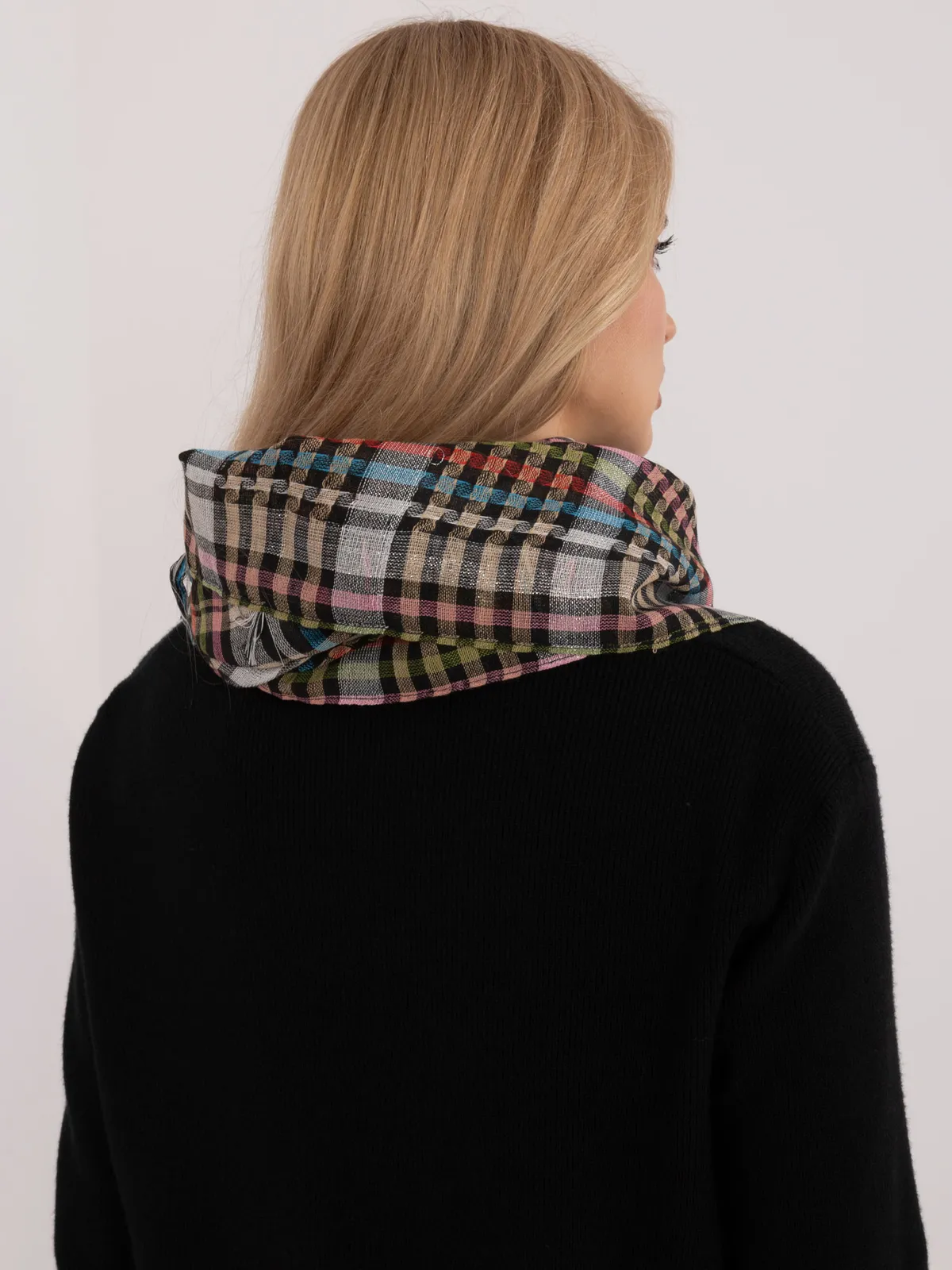 Klasyczna chusta w kratę z frędzlami - zdjęcie 1