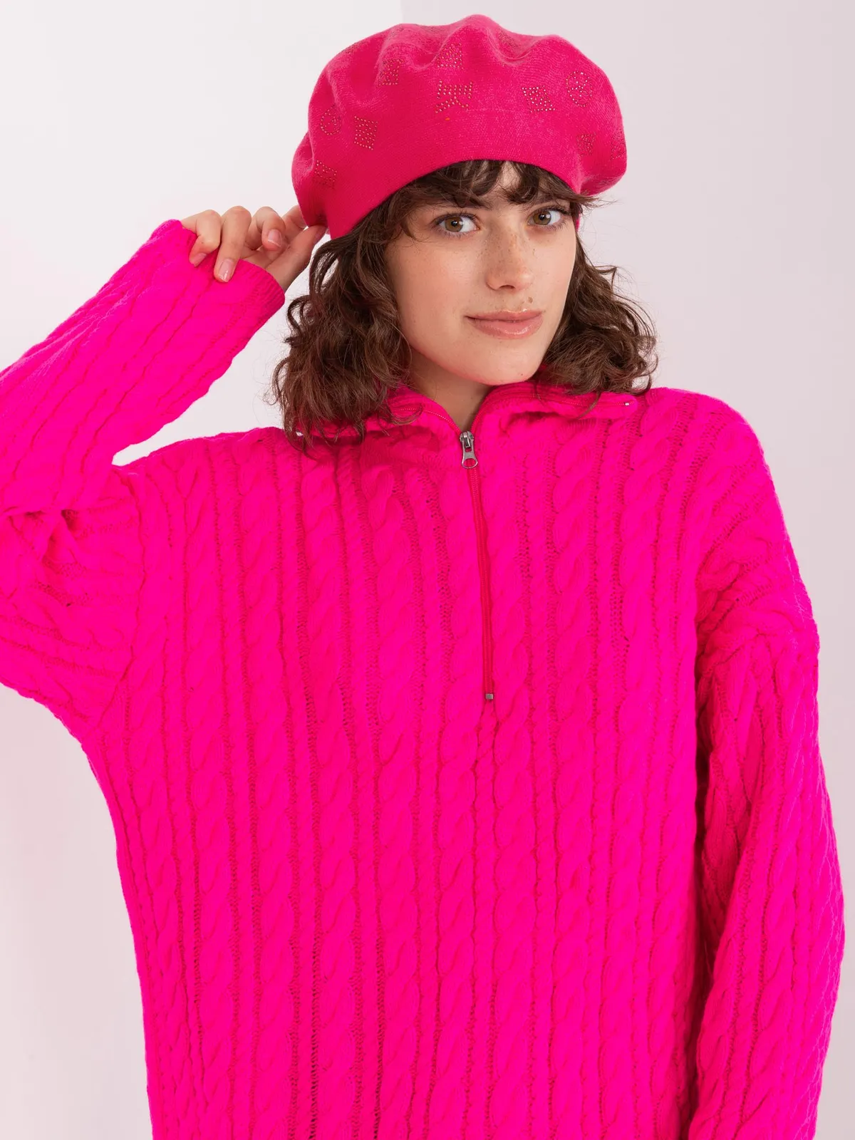 Fuksjowy beret z kaszmirem - zdjęcie 3