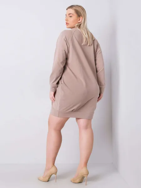 Ciemnozielona sukienka plus size z długim rękawem