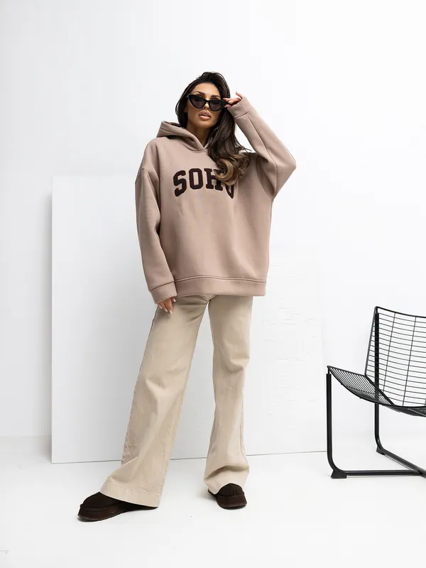Bluza oversize z kapturem i nadrukiem typu varsity