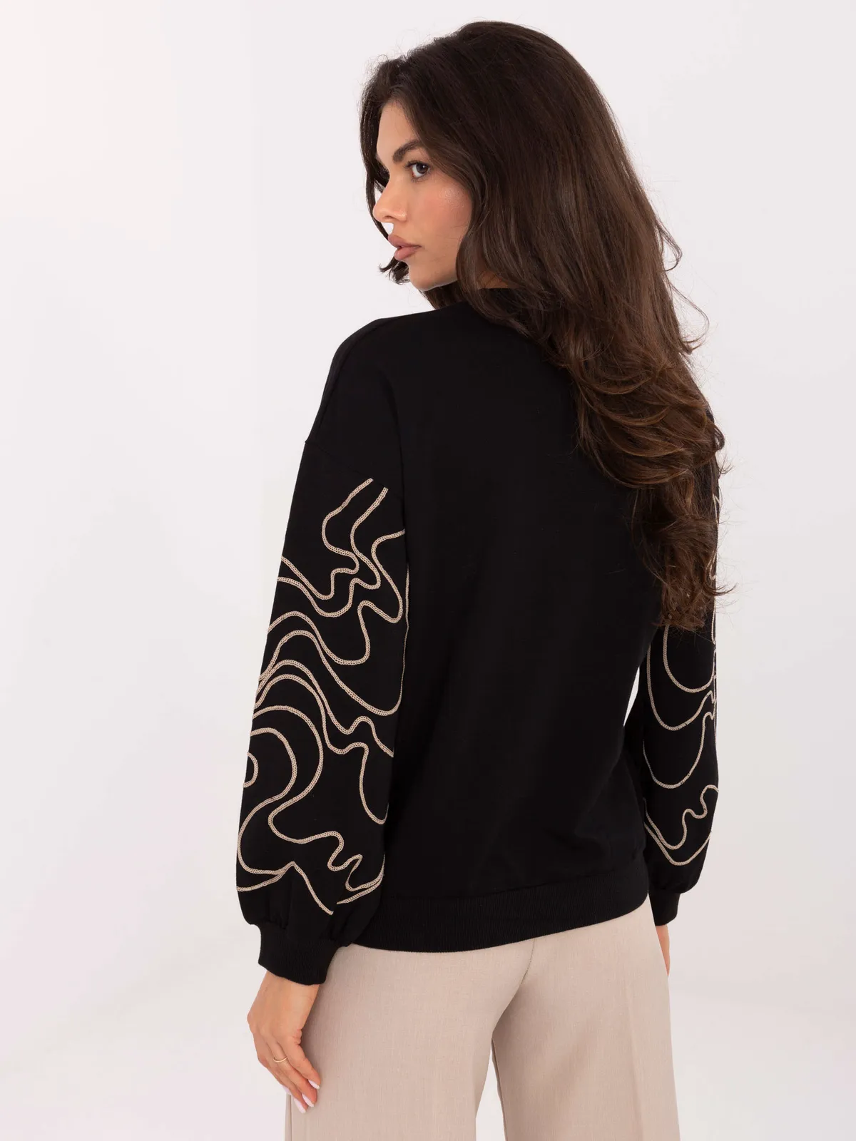 Bluza o kroju oversize z ozdobnymi przeszyciami - zdjęcie 1