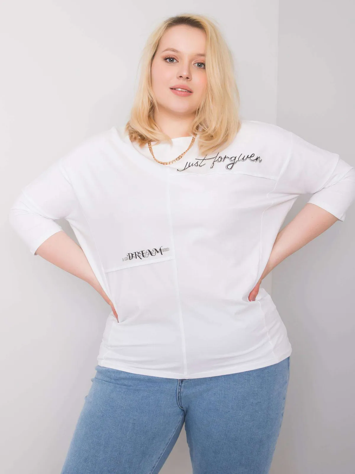 Biała bawełniana bluzka z napisami - zdjęcie 3