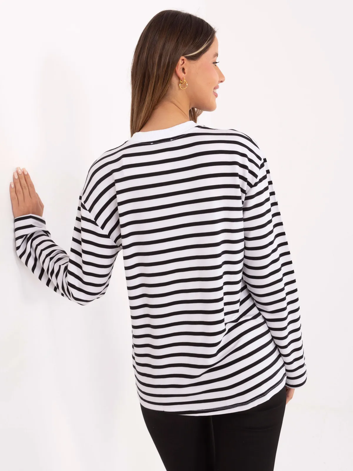 Oversize'owa bluzka w paski z dekoltem V - zdjęcie 1