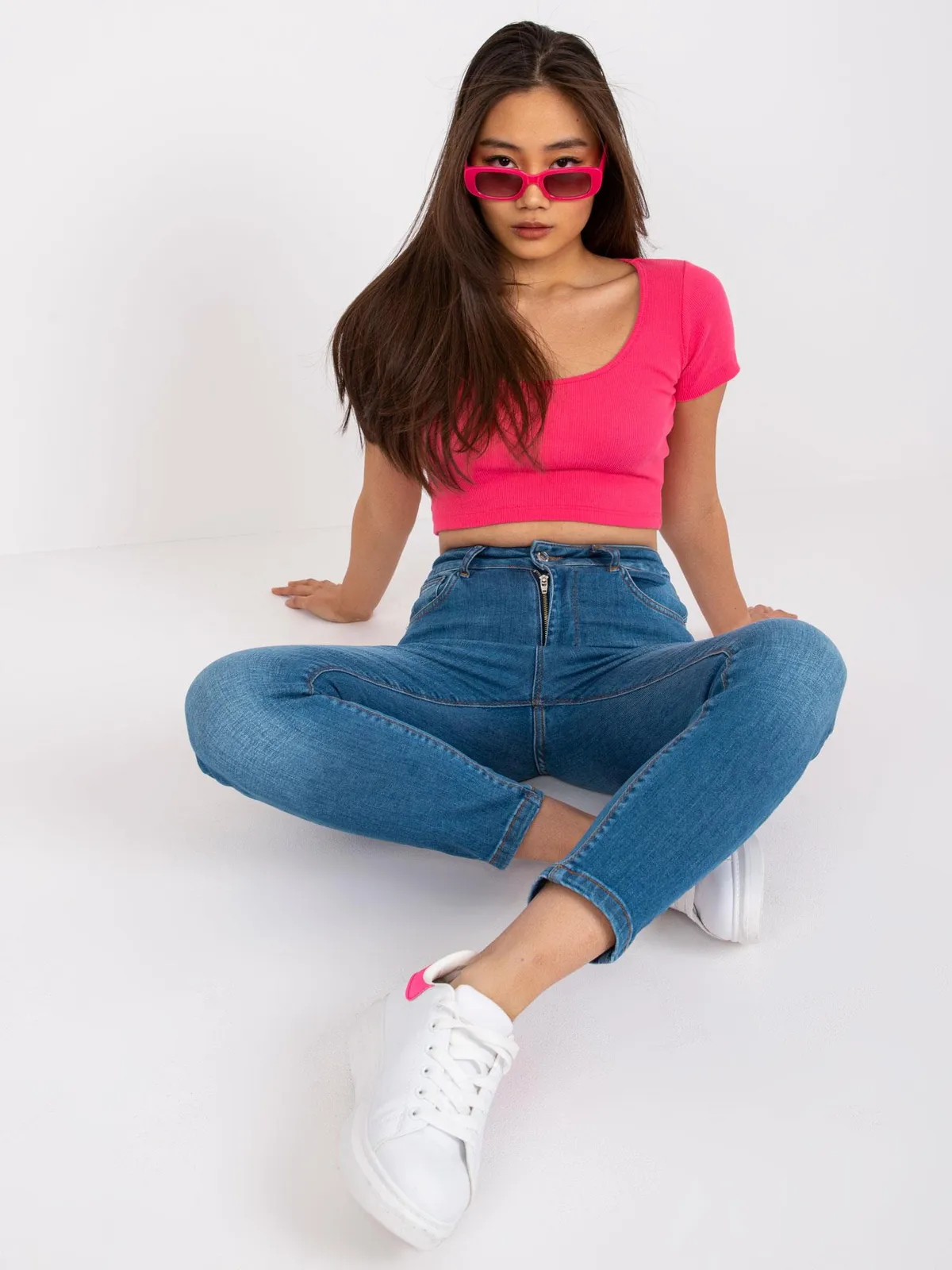 Dopasowane spodnie jeansowe o kroju skinny fit - zdjęcie 1