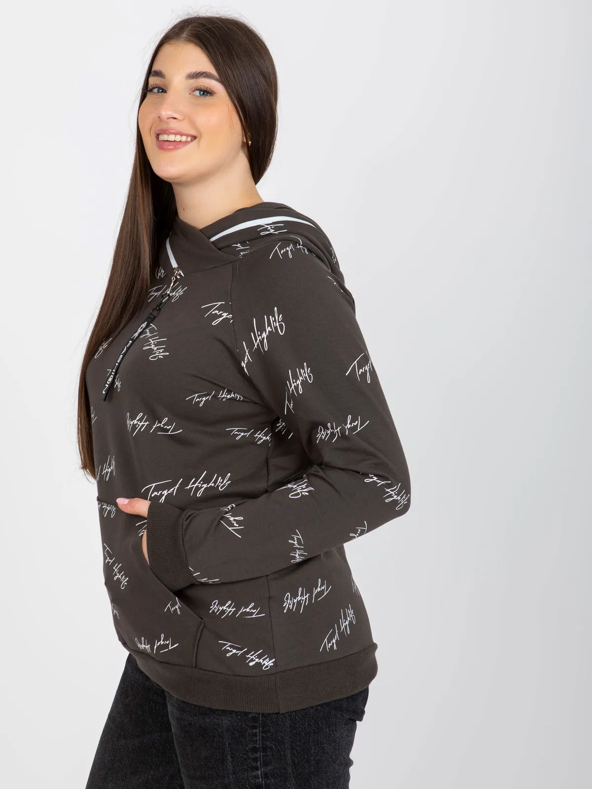 Khaki damska bluza plus size z kapturem i nadrukiem - zdjęcie 4