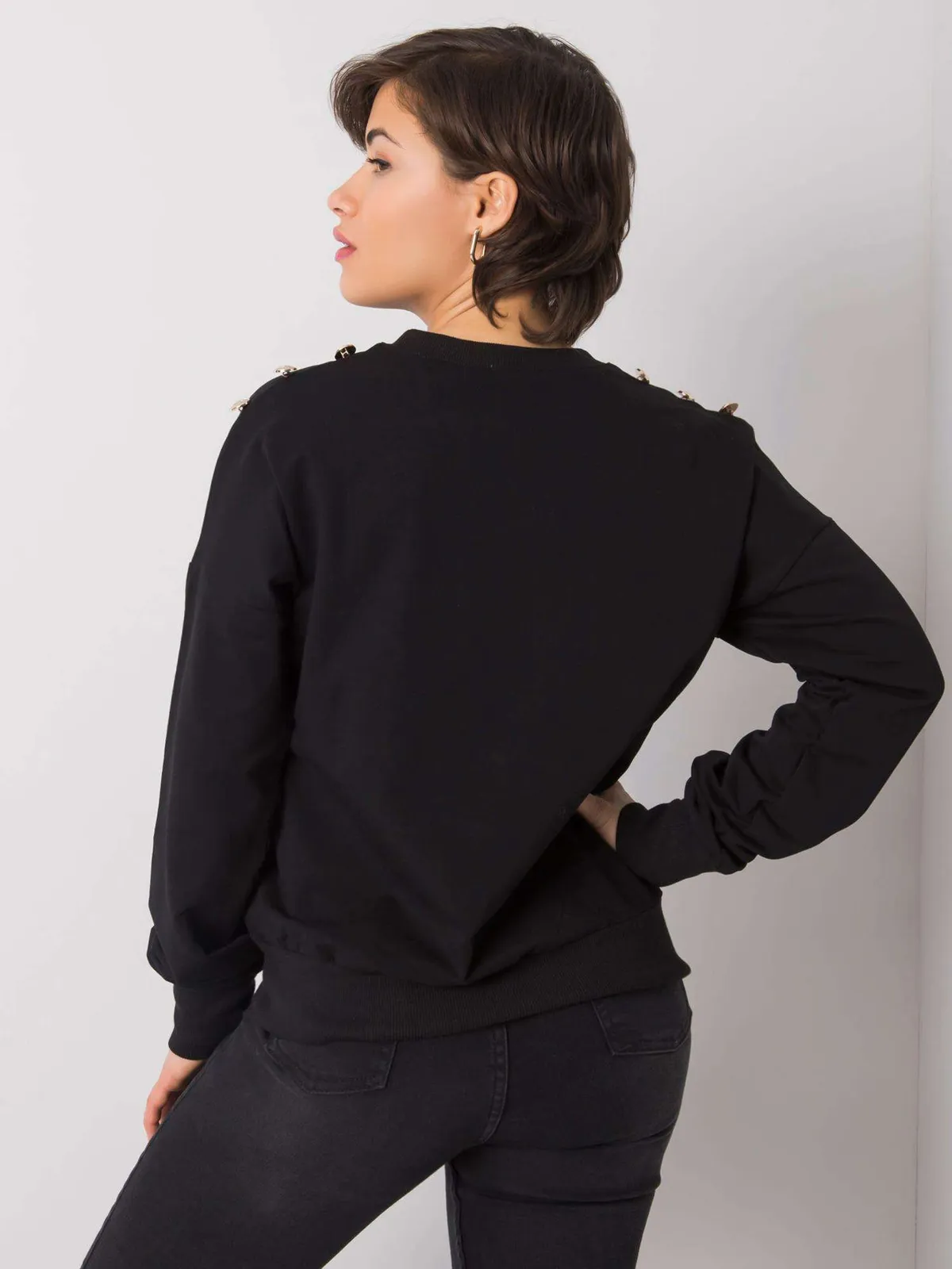 Czarna bluza z napisem - zdjęcie 2