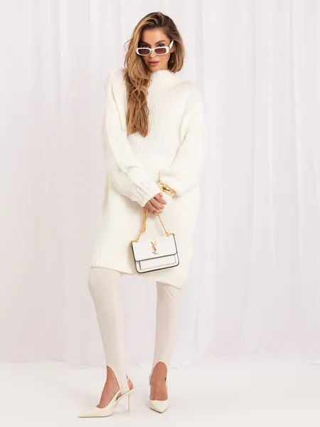Ecru mini sukienka oversize z dzianiny Violetta RUE PARIS