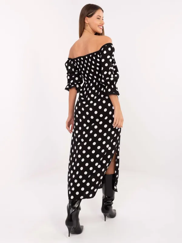 Sukienka midi w grochy z hiszpańskim dekoltem