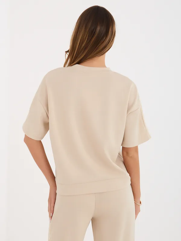 Elegancka bluzka z ozdobnymi koronkowymi wstawkami