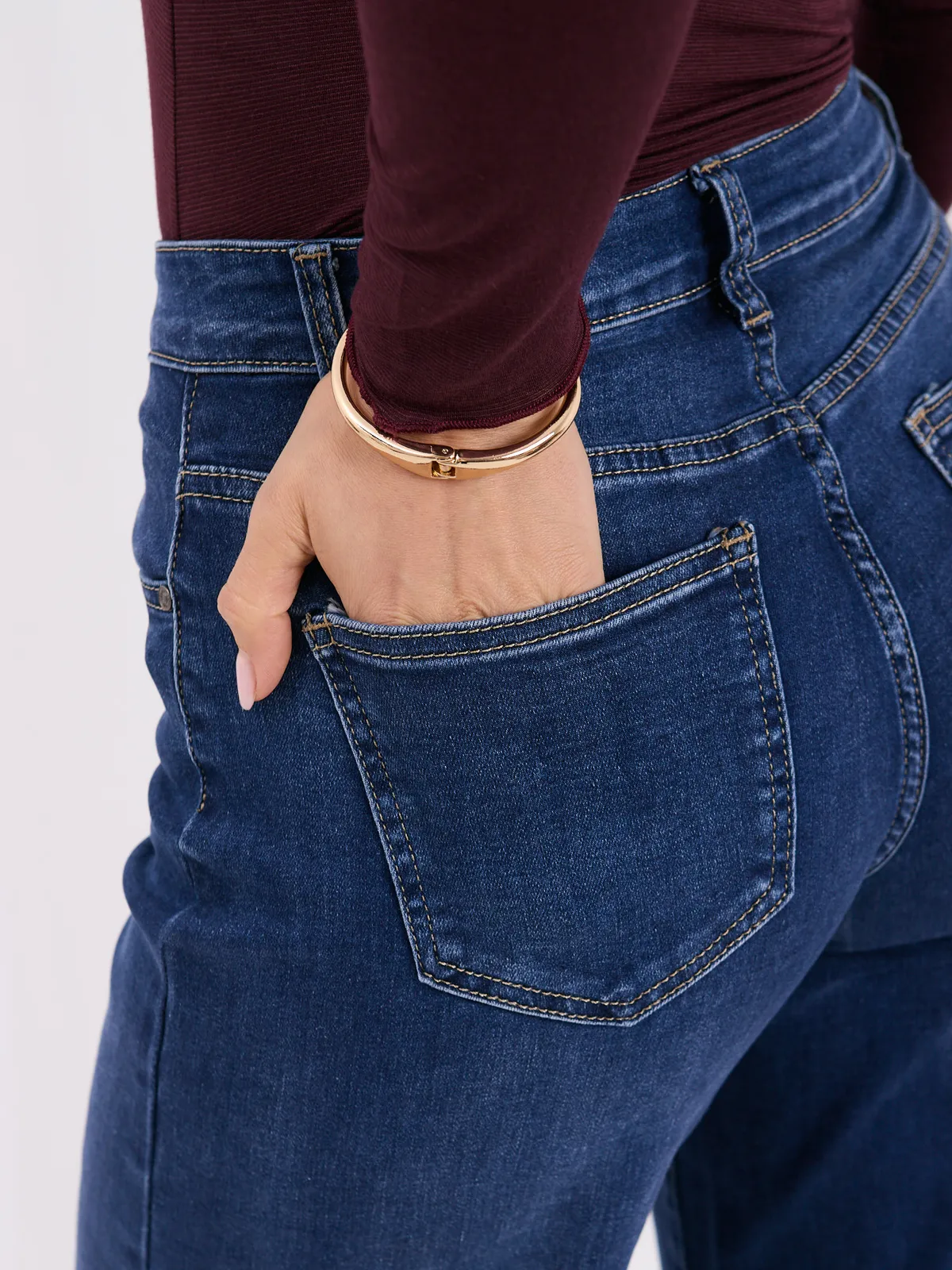 Klasyczne spodnie jeansowe o kroju wide leg - zdjęcie 5