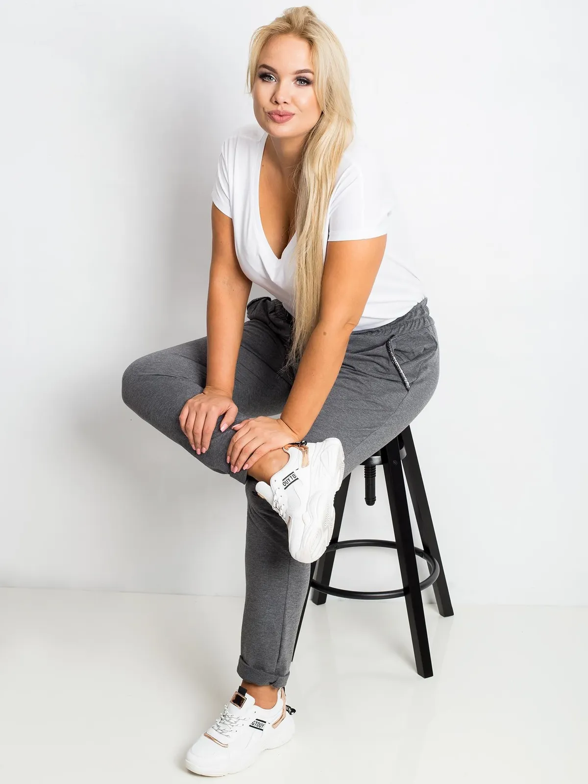 Czerwone bawełniane spodnie plus size - zdjęcie 3