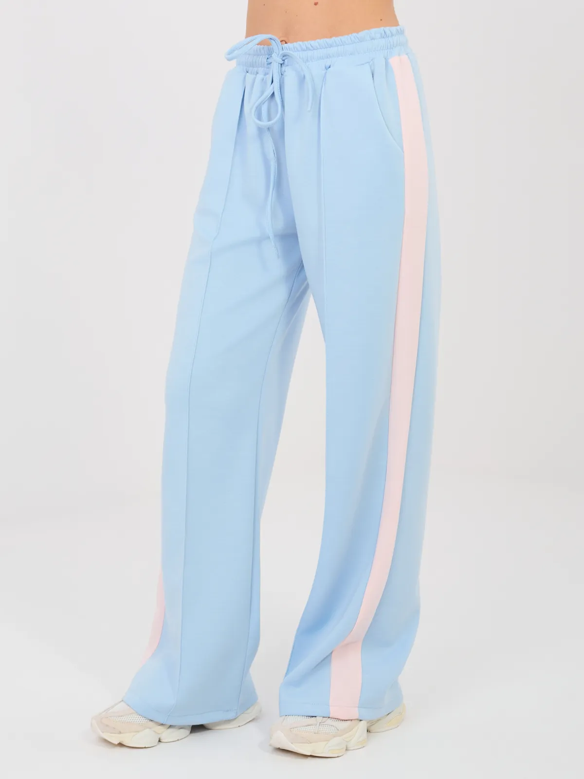 Dresowe spodnie typu wide leg z lampasami - zdjęcie 1