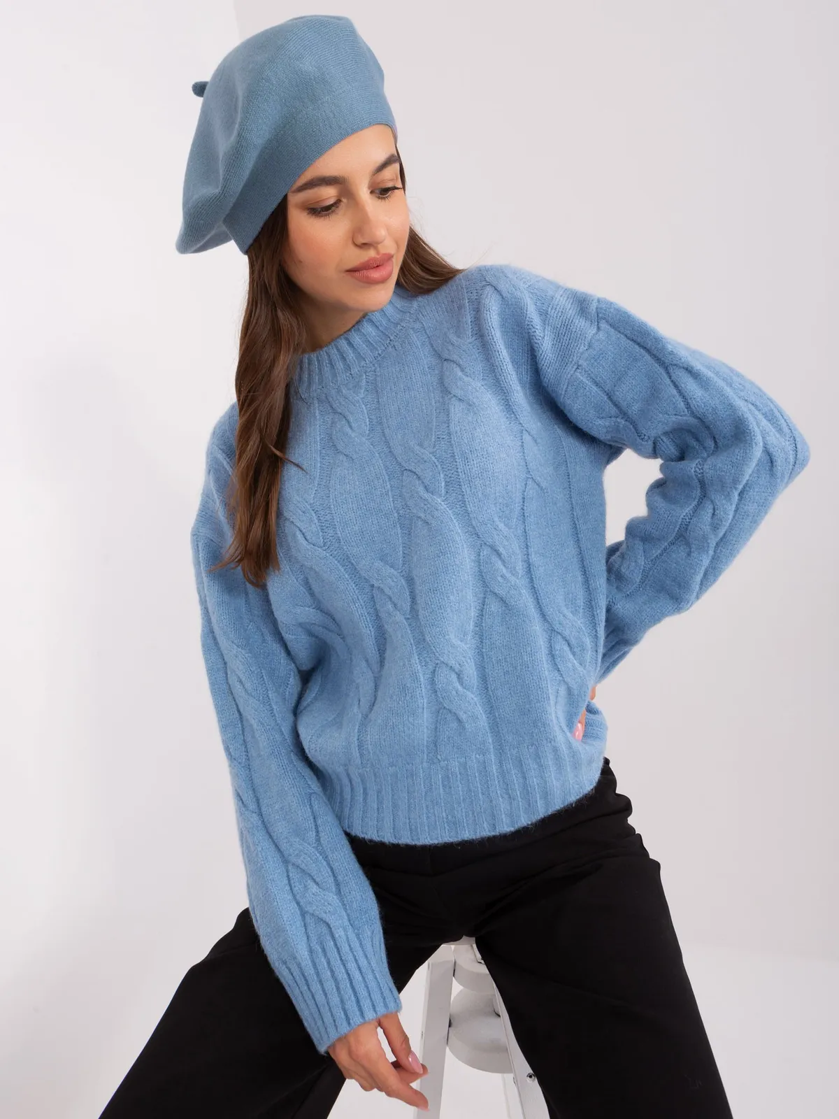 Turkusowy beret zimowy damski - zdjęcie 2