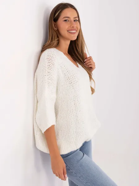 Luźny sweter oversize z dekoltem w serek