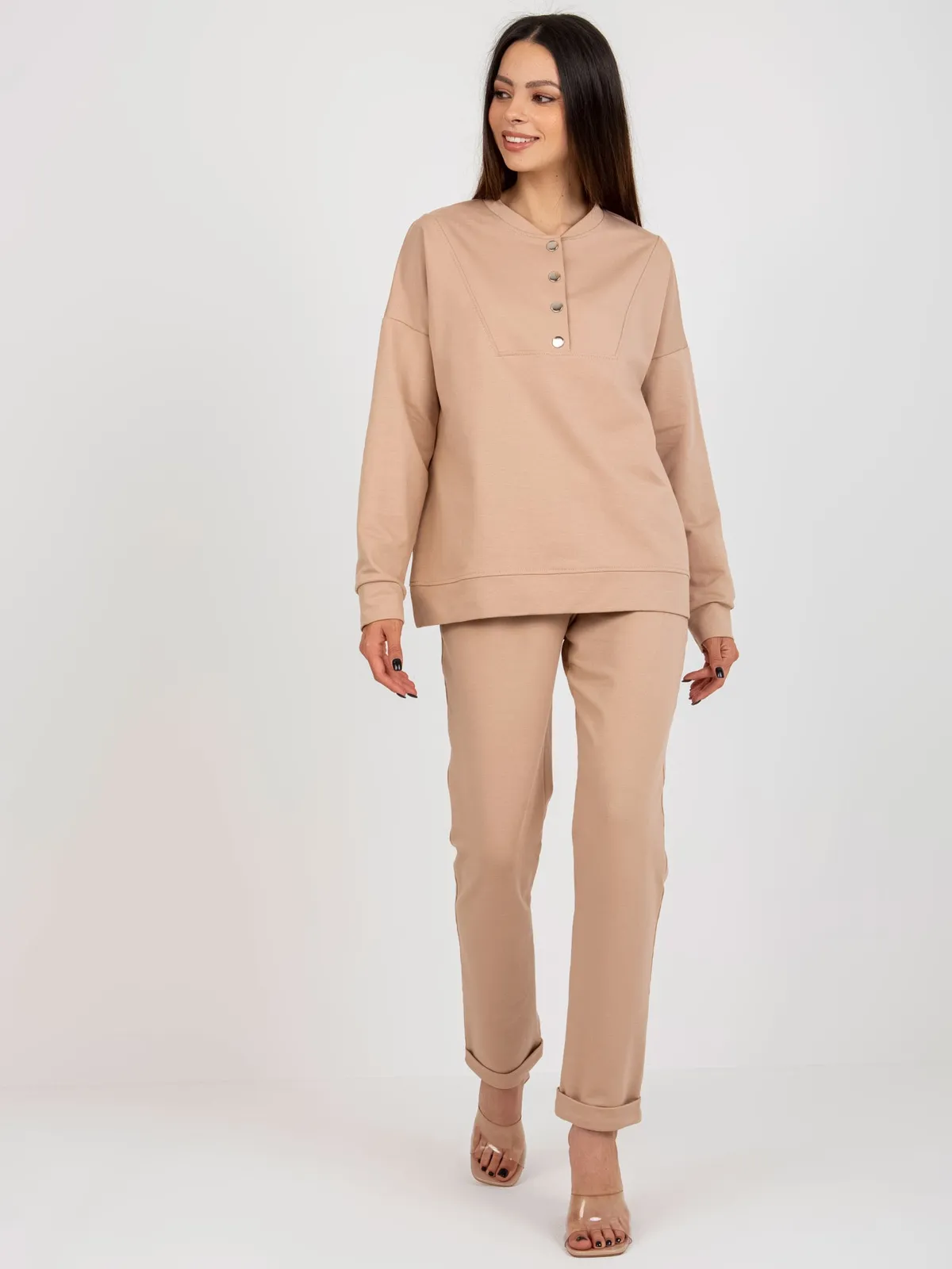 Camelowy komplet casualowy z bluzą - zdjęcie 4