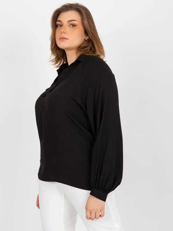 Czarna koszulowa bluzka plus size z wiskozy - widok 2