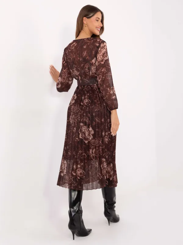 Plisowana sukienka midi o kroju kopertowym z paskiem - widok 2