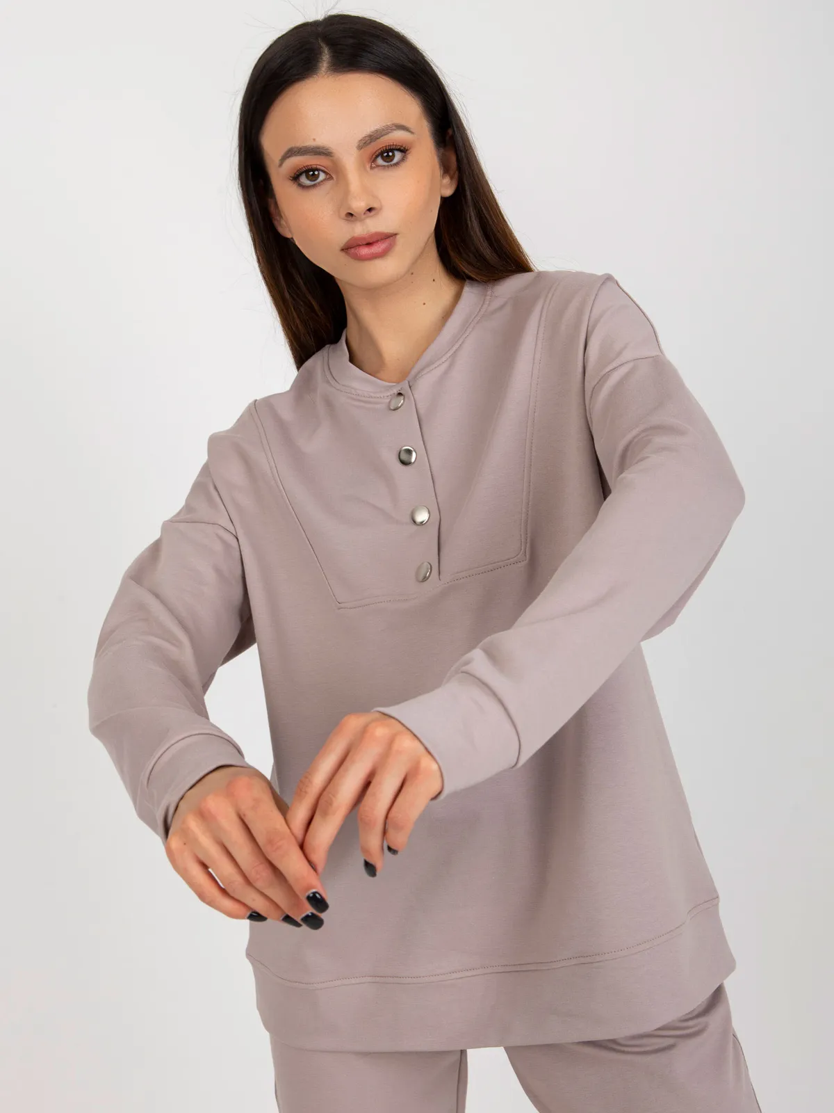 Camelowy komplet casualowy z bluzą - zdjęcie 5