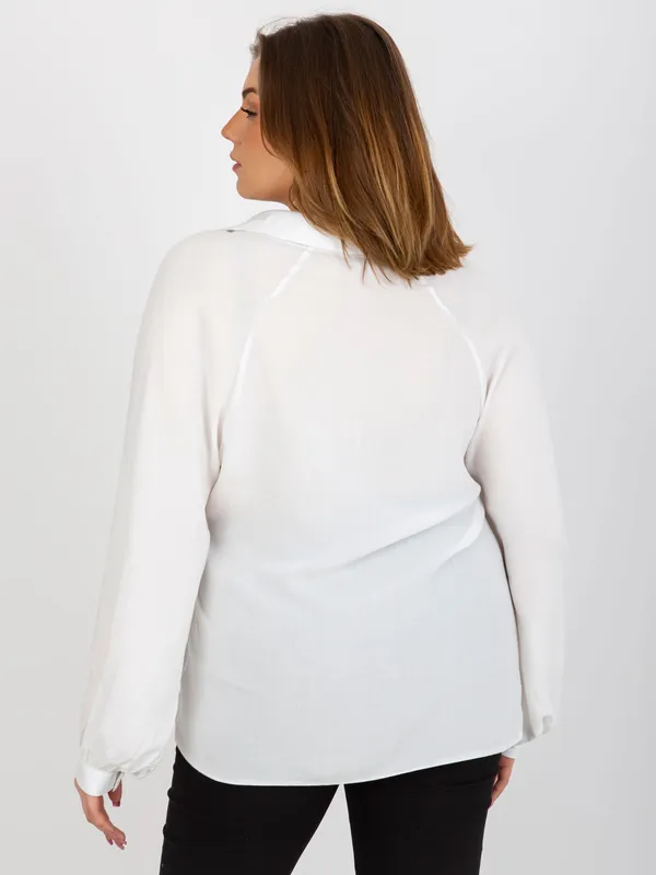 Czarna koszulowa bluzka plus size z wiskozy - widok 2