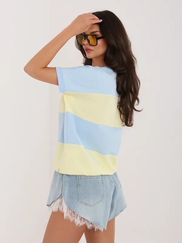 Casualowy t-shirt o swobodnym kroju oversize - widok 2