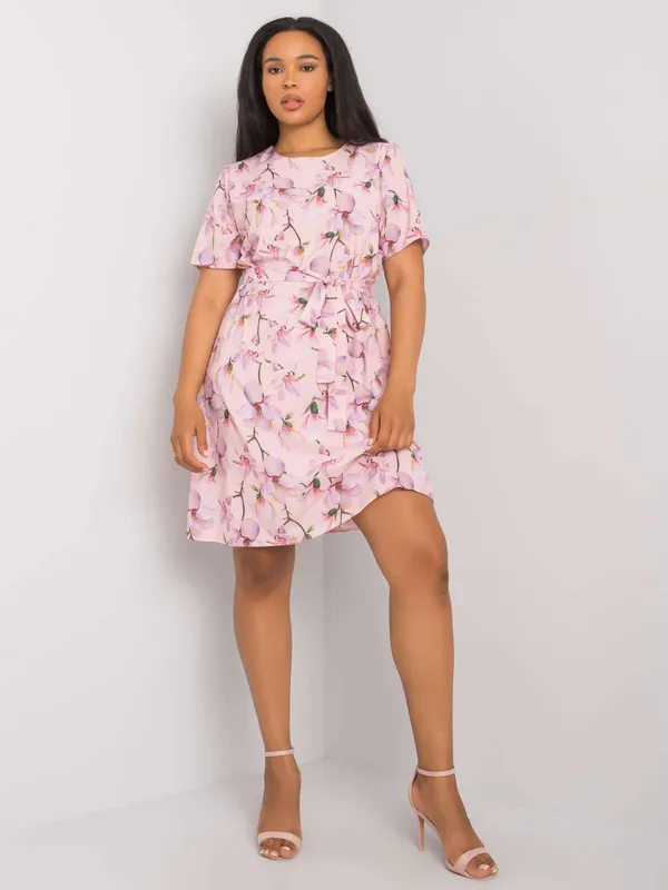 Żółta sukienka plus size w kwiaty z wiązaniem