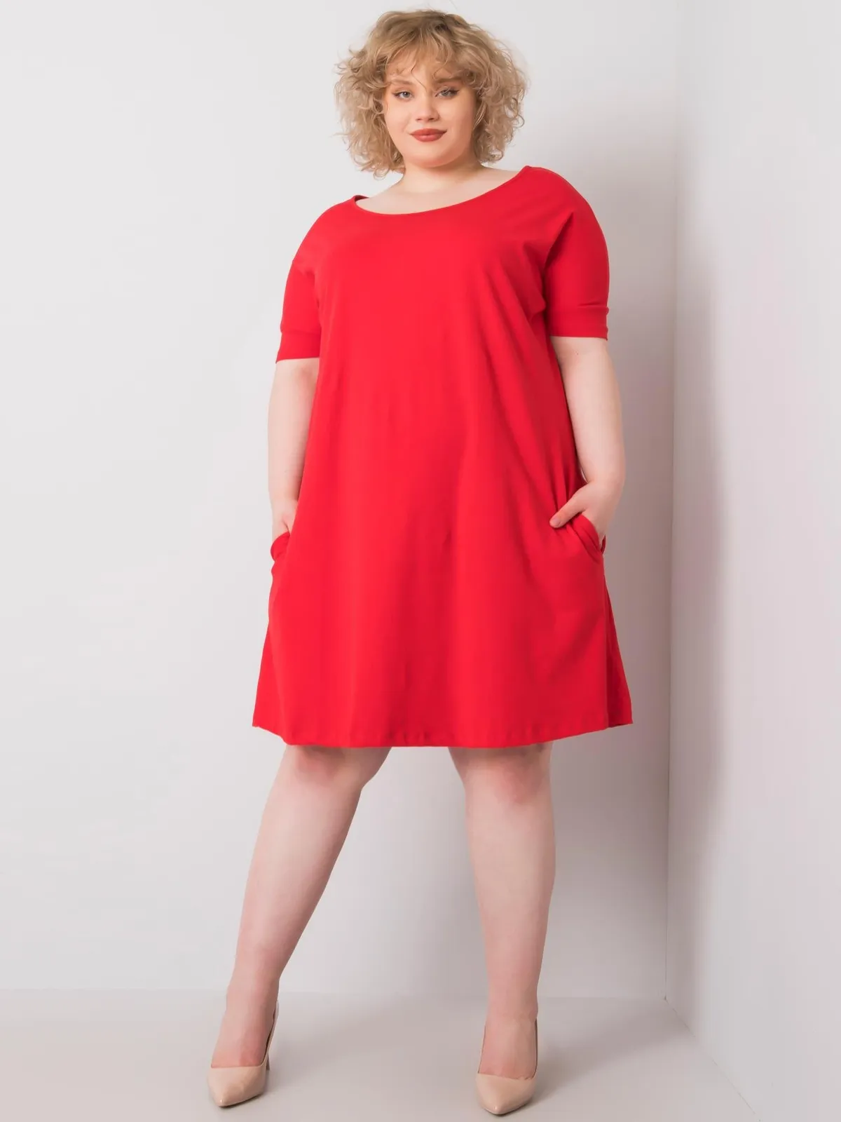 Bordowa luźna sukienka plus size - zdjęcie 11