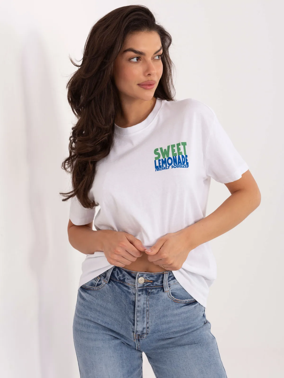 T-shirt oversize z wakacyjnym nadrukiem na plecach - zdjęcie 2