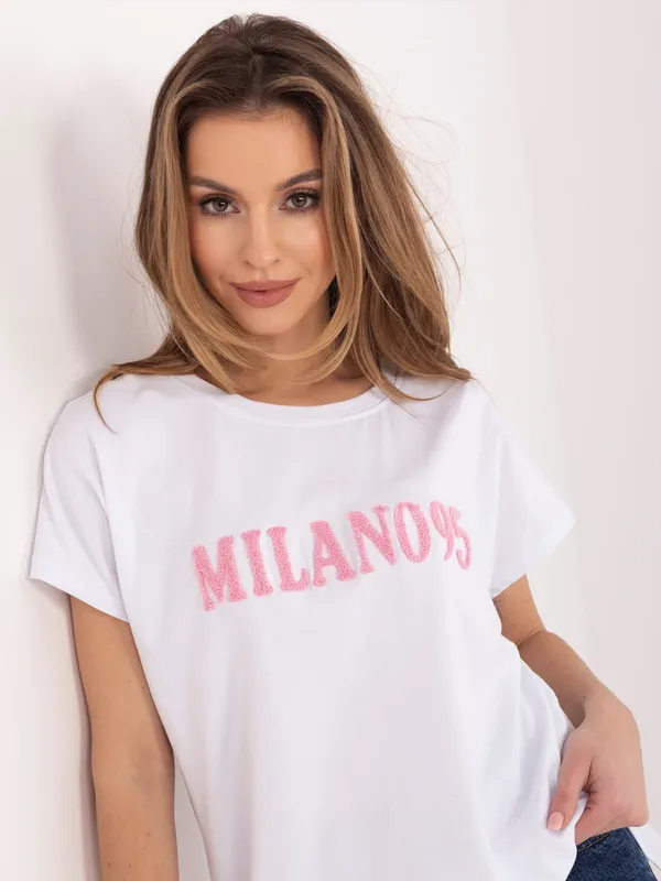 Casualowy T-shirt oversize z nadrukiem napisu