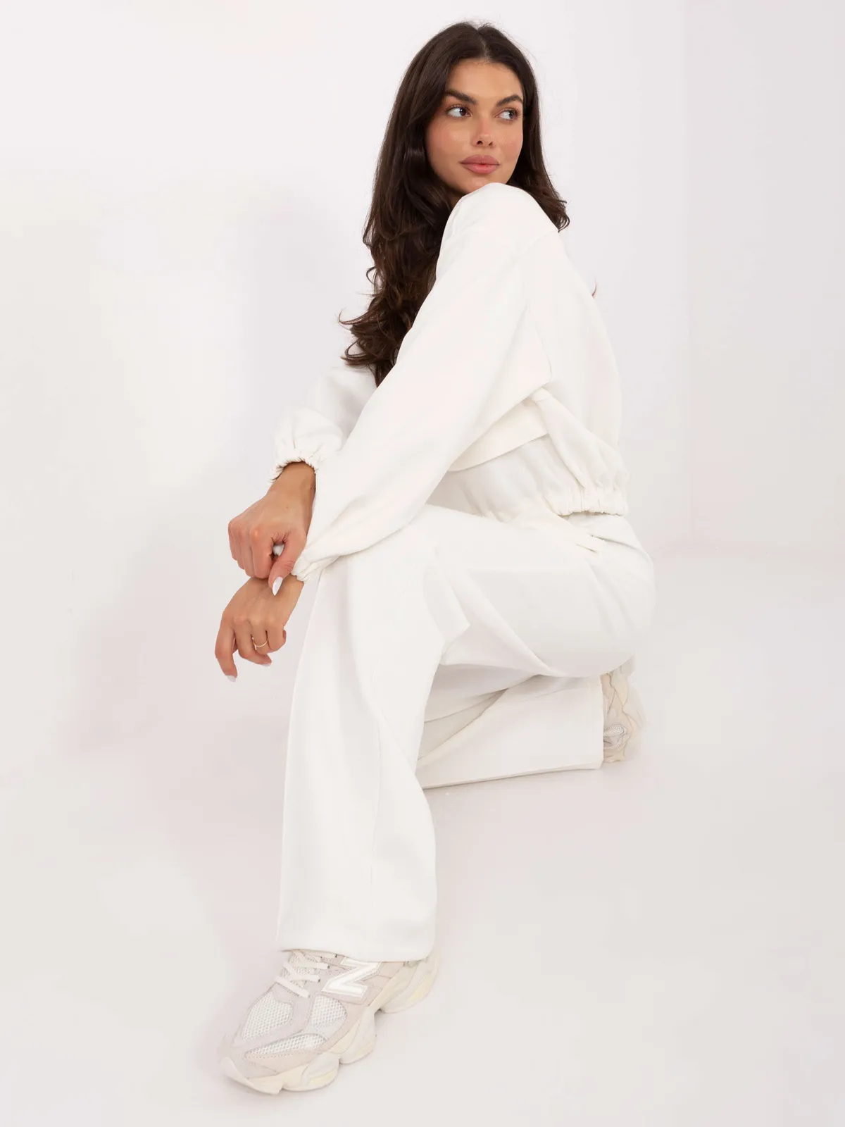 Spodnie dresowe z prostymi nogawkami typu wide-leg - zdjęcie 1