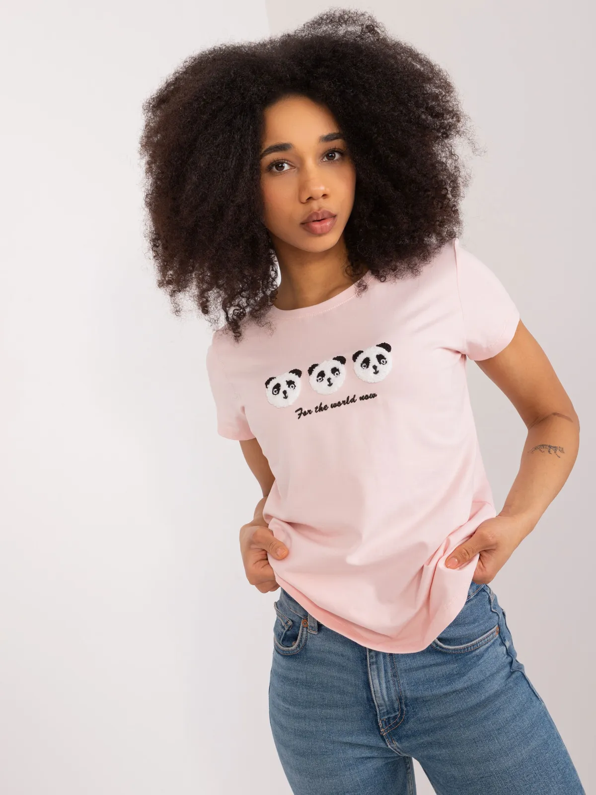 T-shirt z zabawnym nadrukiem w pandy - zdjęcie 1