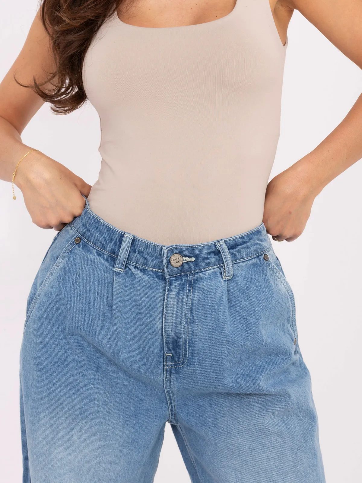 Luźne spodnie z wysokim stanem typu wide leg - zdjęcie 1