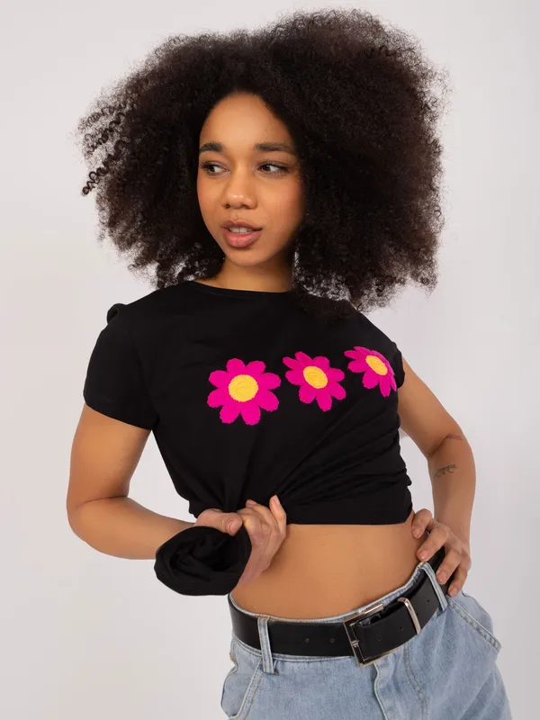 T-shirt z kwiatowym haftem w stylu retro - widok 2