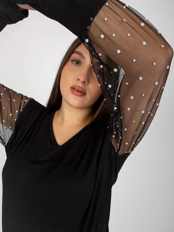 Czarna damska bluzka plus size z ozdobnymi rękawami