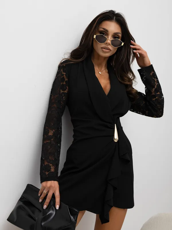 Elegancka sukienka koktajlowa z ozdobną broszką - widok 2