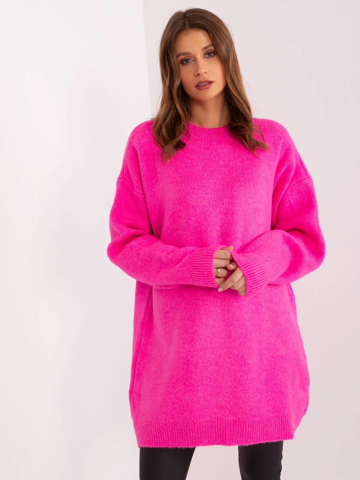 Wygodny sweter oversize o luźnym kroju - zdjęcie 1