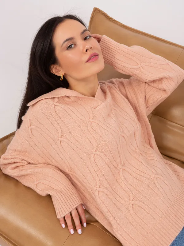 Jasnofioletowy dzianinowy sweter w warkocze
